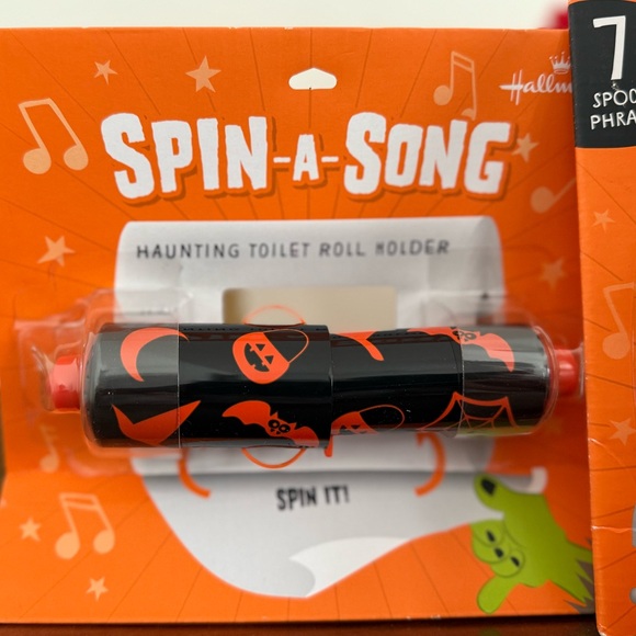 New Hallmark Jokin’ in the John Flush-in-stein and spin-a-song paper holder set - Picture 5 of 5